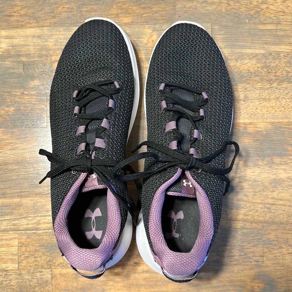 Women’s size 10 UA Sneakers
